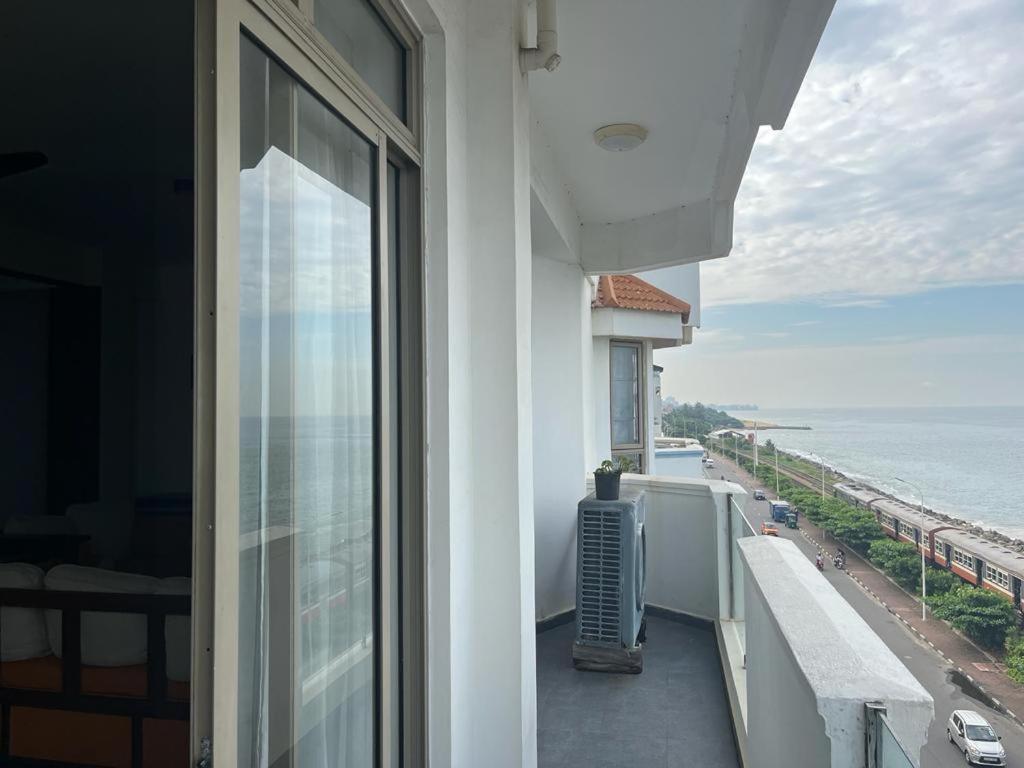 Luxurious Sea View Apartment In Wellawatte Colombo Exterior photo